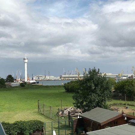 Ferienwohnung Mit Warnowblick Росток Екстериор снимка